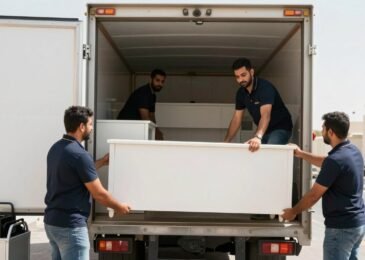 فريق نقل عفش حي أبحر الجنوبية جدة يقوم بتحميل الأثاث بطريقة احترافية