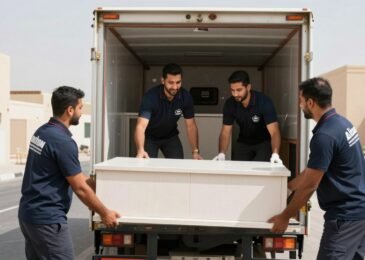 فريق نقل عفش حي الروضة جدة أثناء العمل