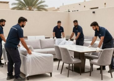 فريق نقل عفش حي النسيم جدة يقوم بتغليف ونقل الأثاث بعناية